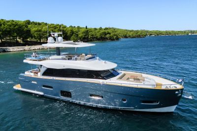 Yacht