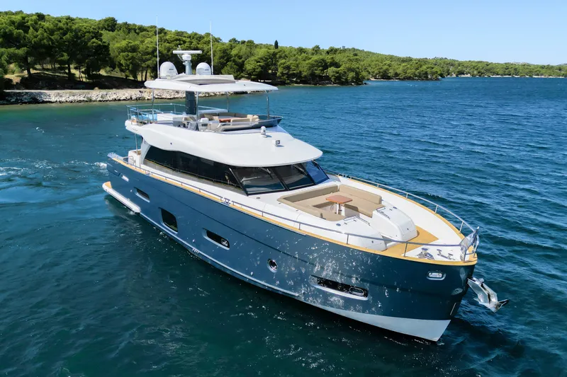Izi Yacht Photos Pics Azimut Magellano 66 yacht cruising on blue water, 2017 model.