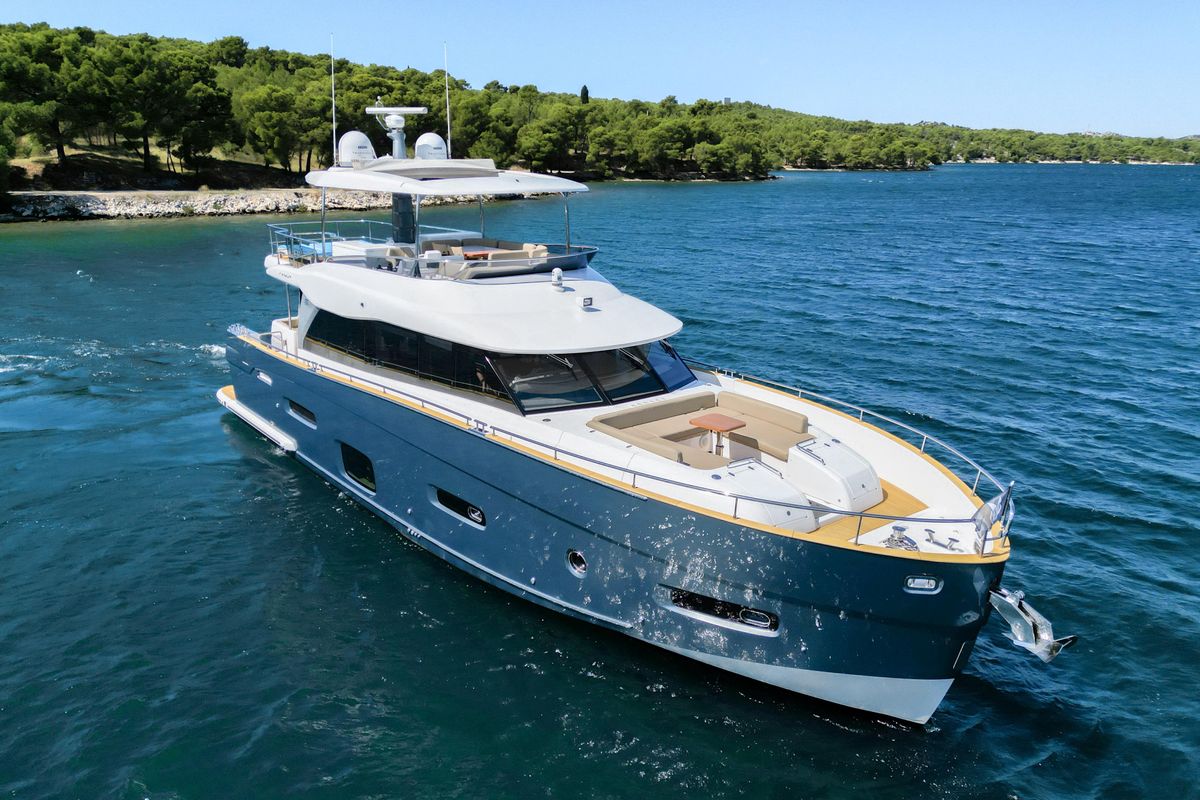 2017 Azimut 65 
