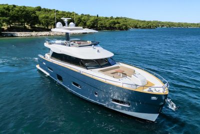 Yacht