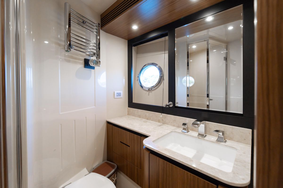 2017 Azimut 65 