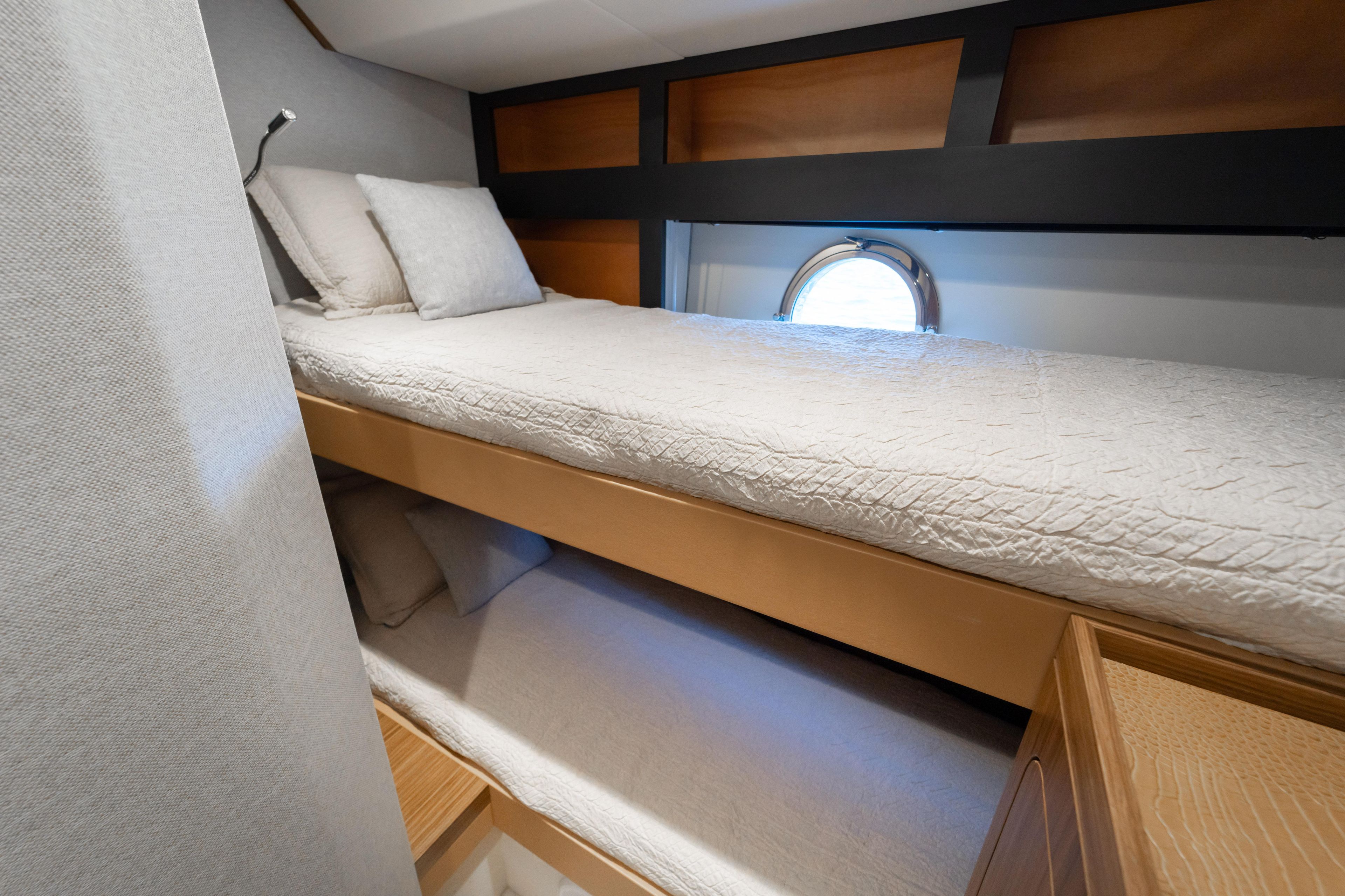 2017 Azimut 65 