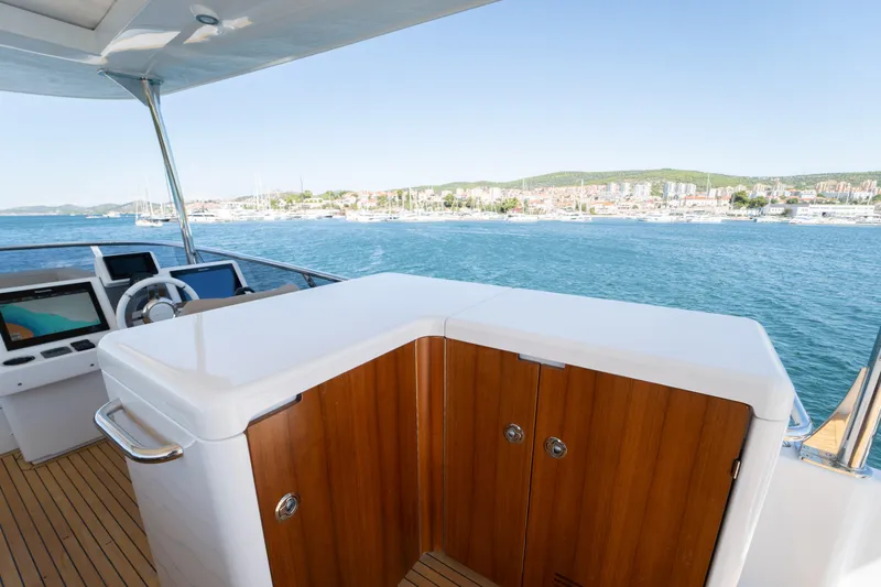 Izi Yacht Photos Pics Azimut Magellano 66 yacht helm with ocean view, featuring modern navigation equipment, 2017 model.