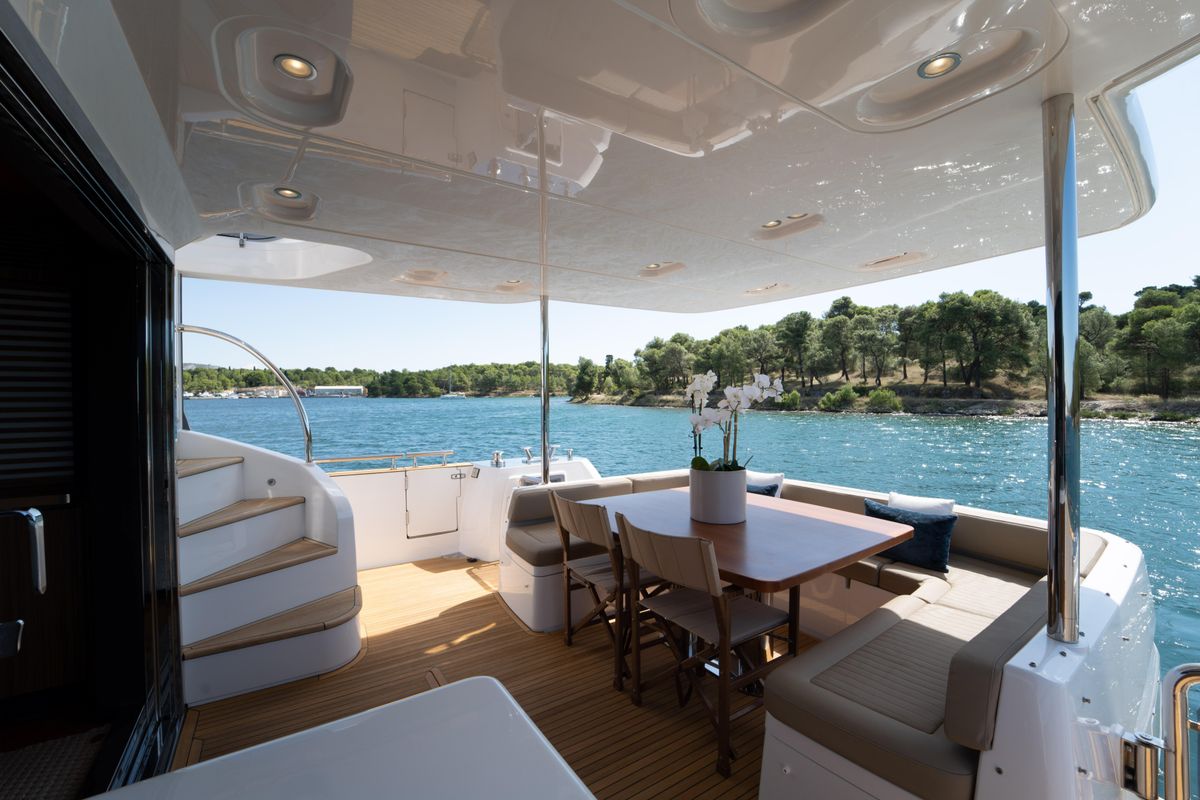 2017 Azimut 65 