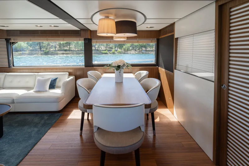 Izi Yacht Photos Pics 