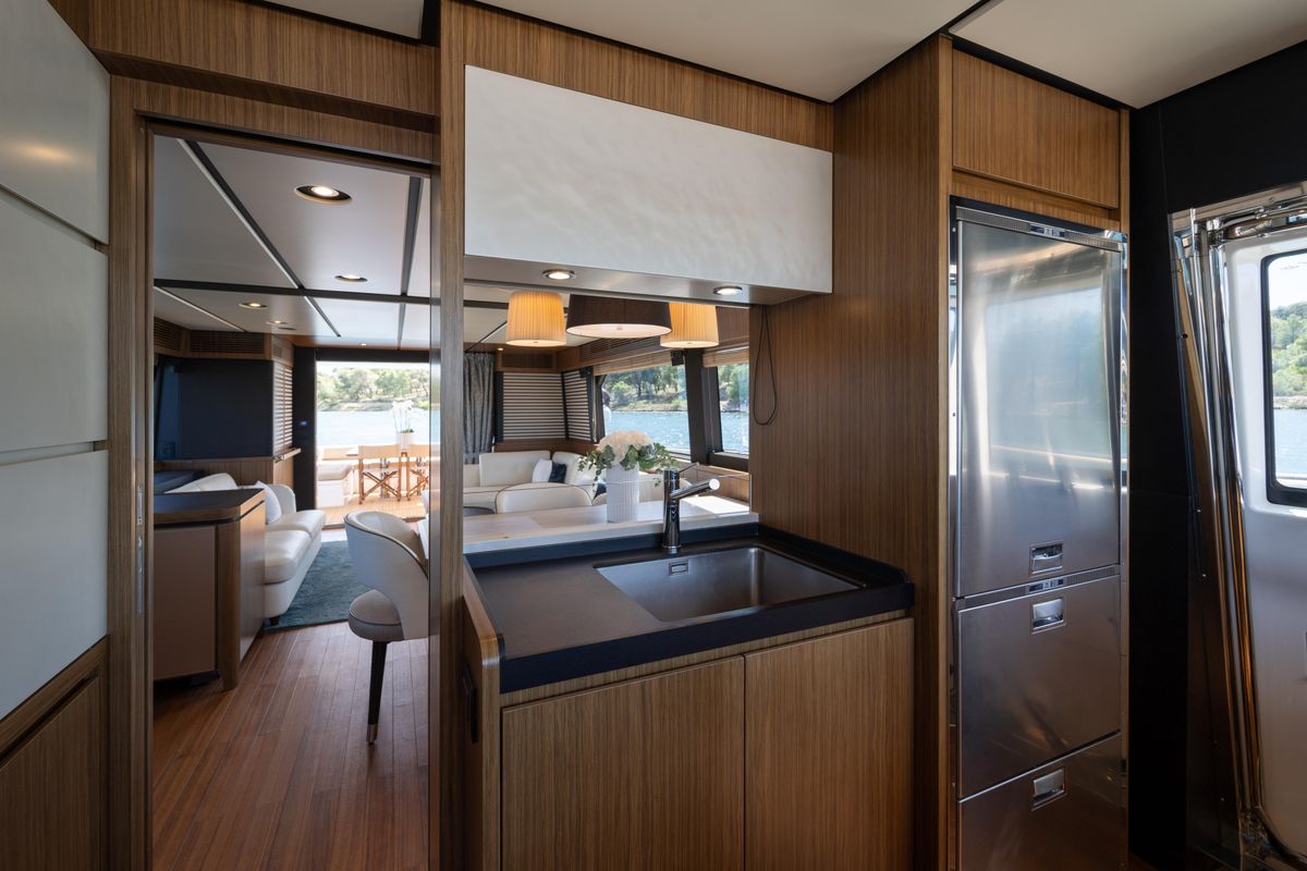 2017 Azimut 65 