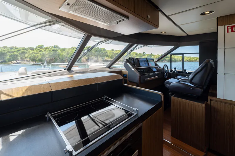 Izi Yacht Photos Pics 