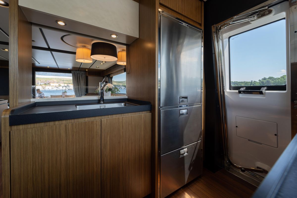 2017 Azimut 65 