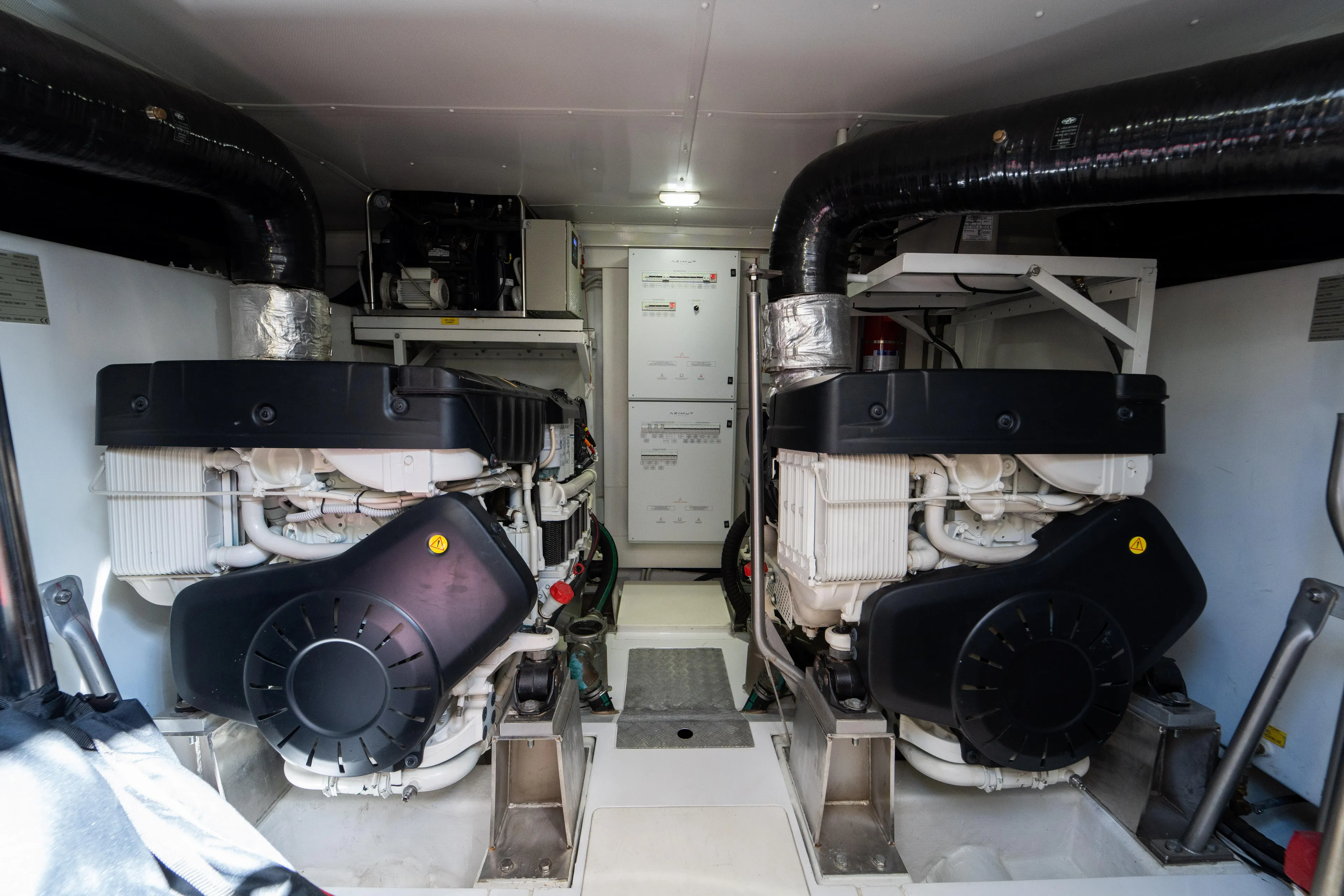 Izi Yacht Photos Pics 