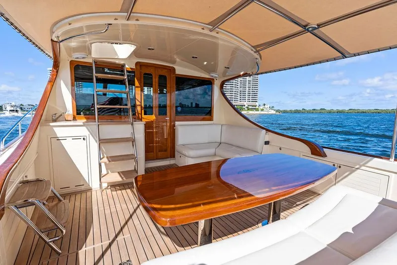 Tutto Bene Yacht Photos Pics 2018 Palm Beach Motor Yachts PB55 Flybridge with elegant deck and ocean view.