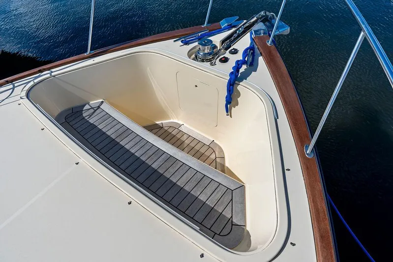 Tutto Bene Yacht Photos Pics 2018 Palm Beach Motor Yachts PB55 Flybridge bow with anchor and teak decking.