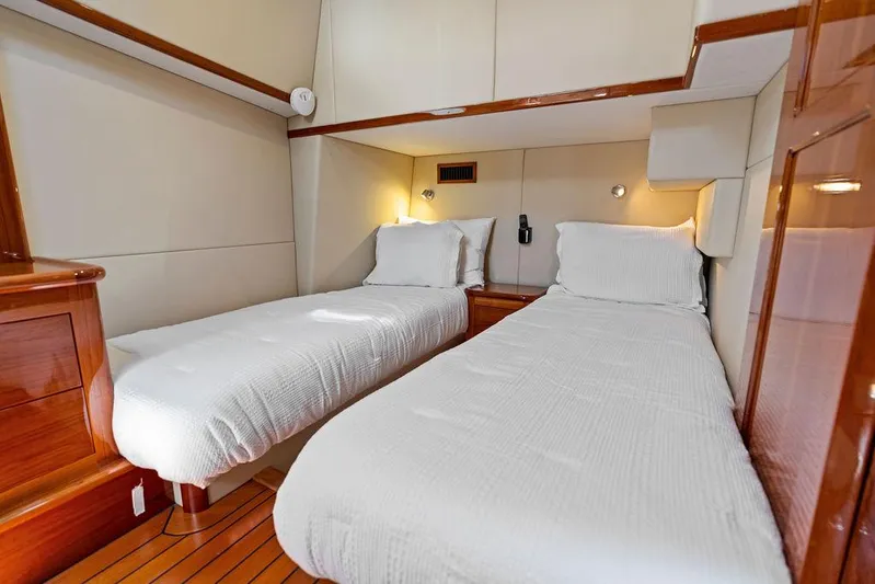 Tutto Bene Yacht Photos Pics 