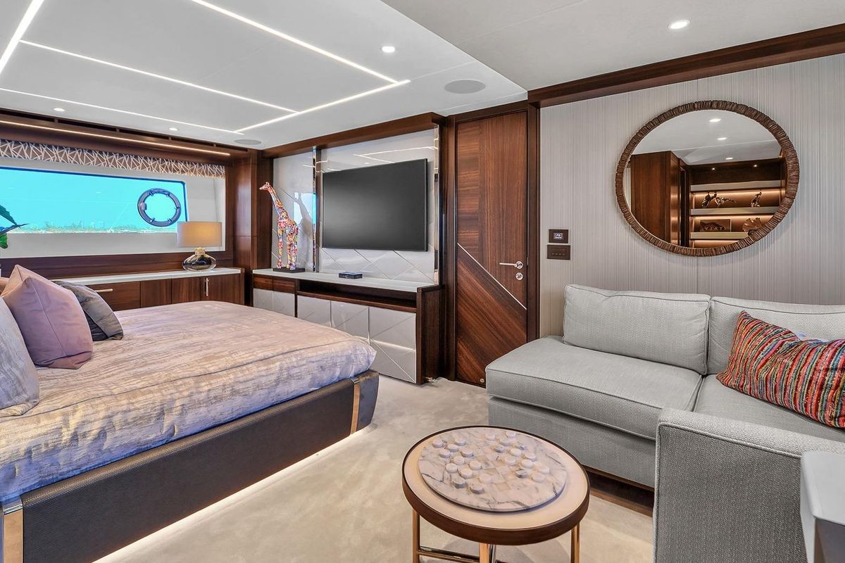 2024 Sunseeker 88 