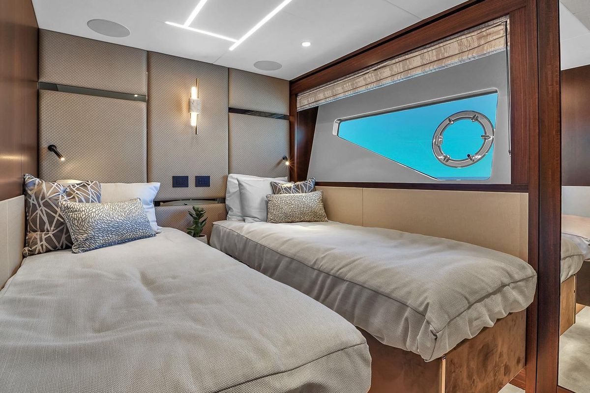 2024 Sunseeker 88 