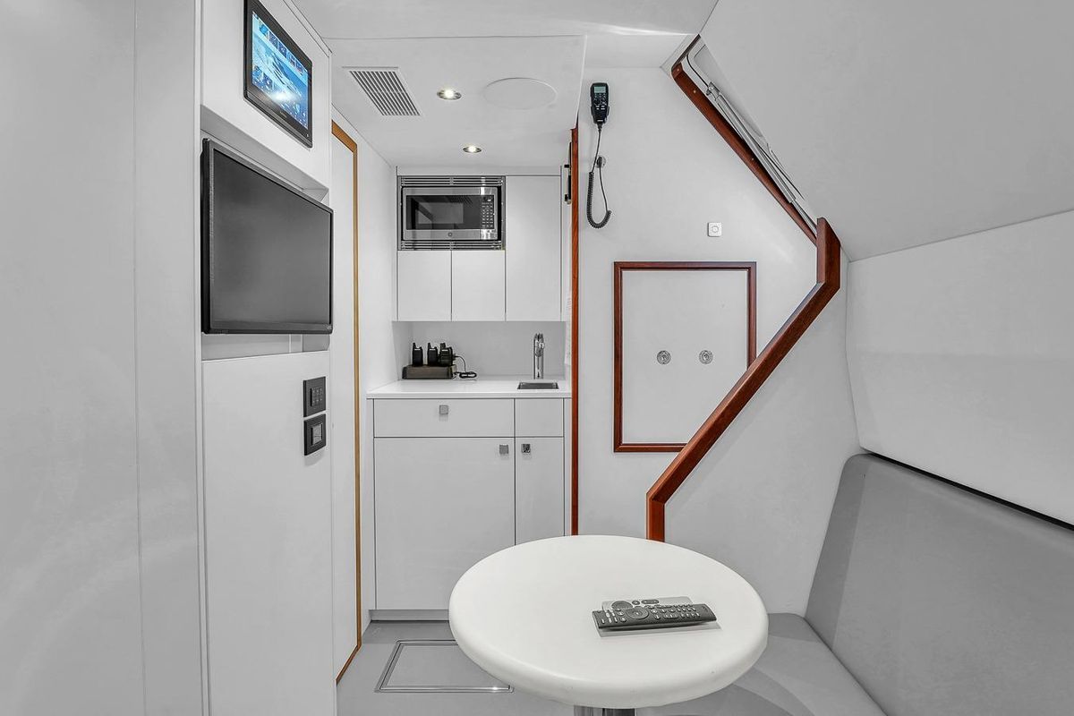 2024 Sunseeker 88 