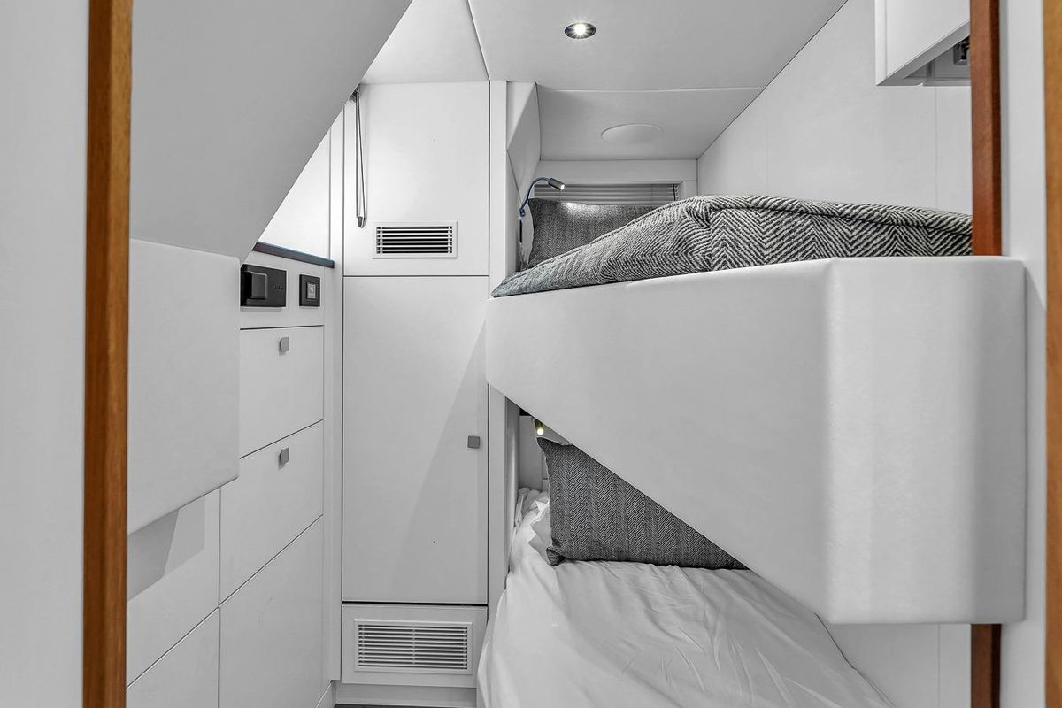 2024 Sunseeker 88 