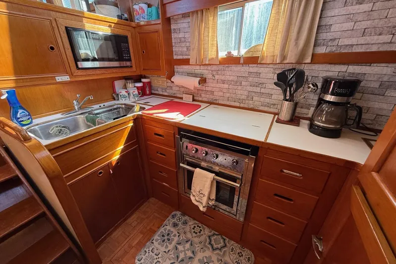 Irish Mist Yacht Photos Pics Grand Banks 49 Motor Yacht