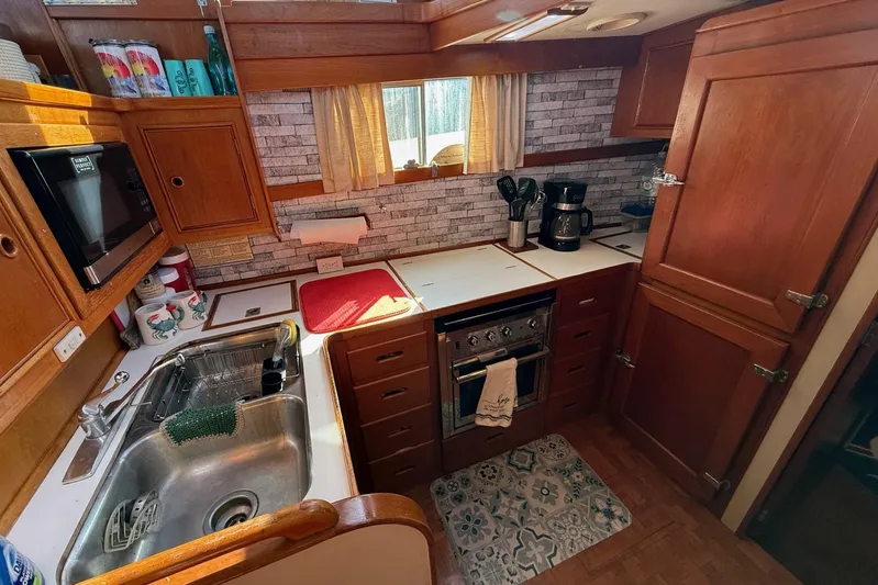 Irish Mist Yacht Photos Pics Grand Banks 49 Motor Yacht