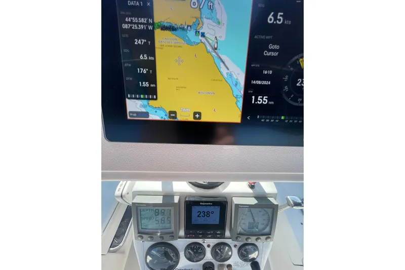 Quest Yacht Photos Pics Navigation display and instruments on a 2004 Catalina 350 sailboat.