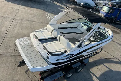 2018 Regal 2300 RX Surf