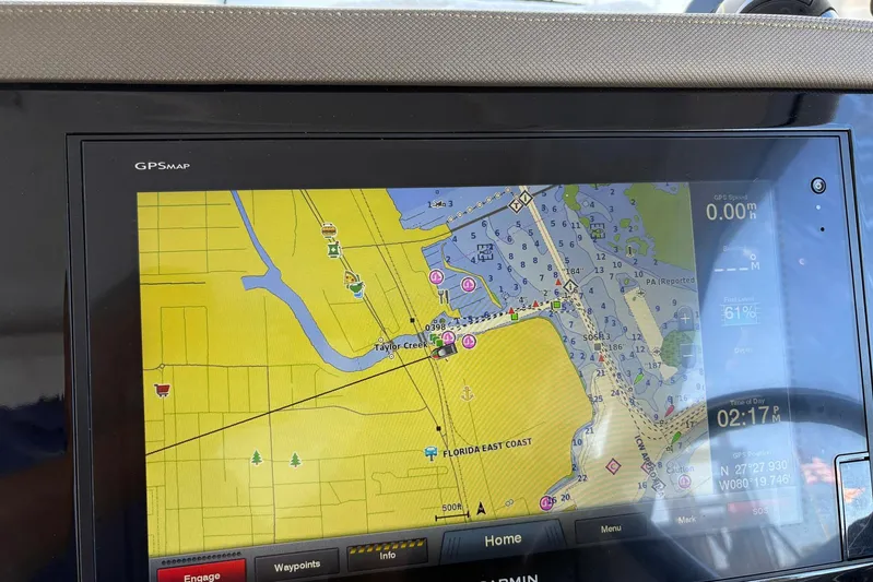Famille Yacht Photos Pics GPS navigation screen on a 2020 Pursuit DC 365 Dual Console boat.