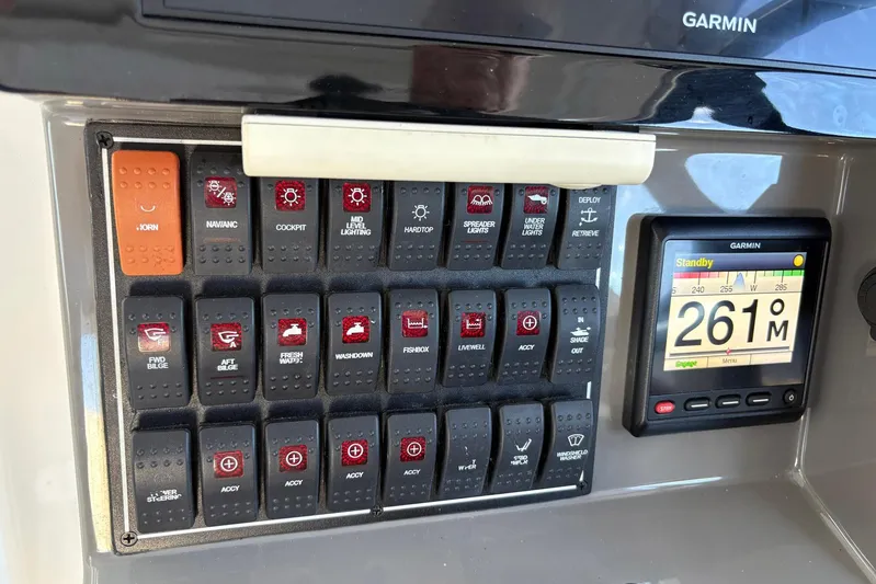 Famille Yacht Photos Pics Control panel of 2020 Pursuit DC 365 Dual Console with Garmin display and various switches.