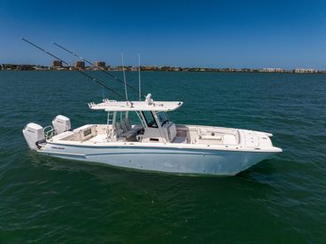 2022 40' World Cat-400 CC-X Sarasota, FL, US