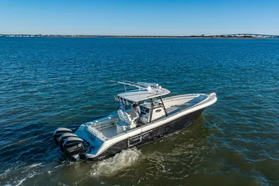 Hydra-Sports 3400 Center Console