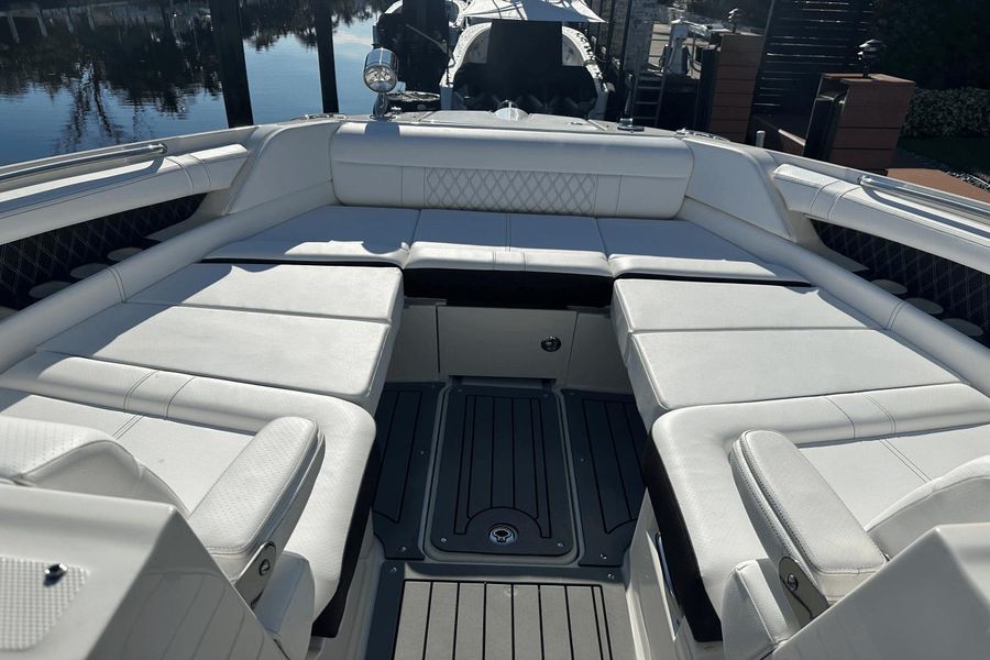 2019 Sea Ray 350 SLX