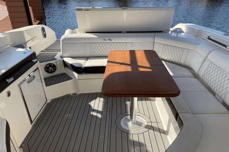 2019 Sea Ray 350 SLX