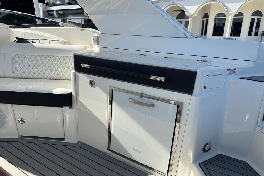 2019 Sea Ray 350 SLX