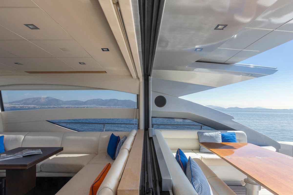 2009 Pershing 65 