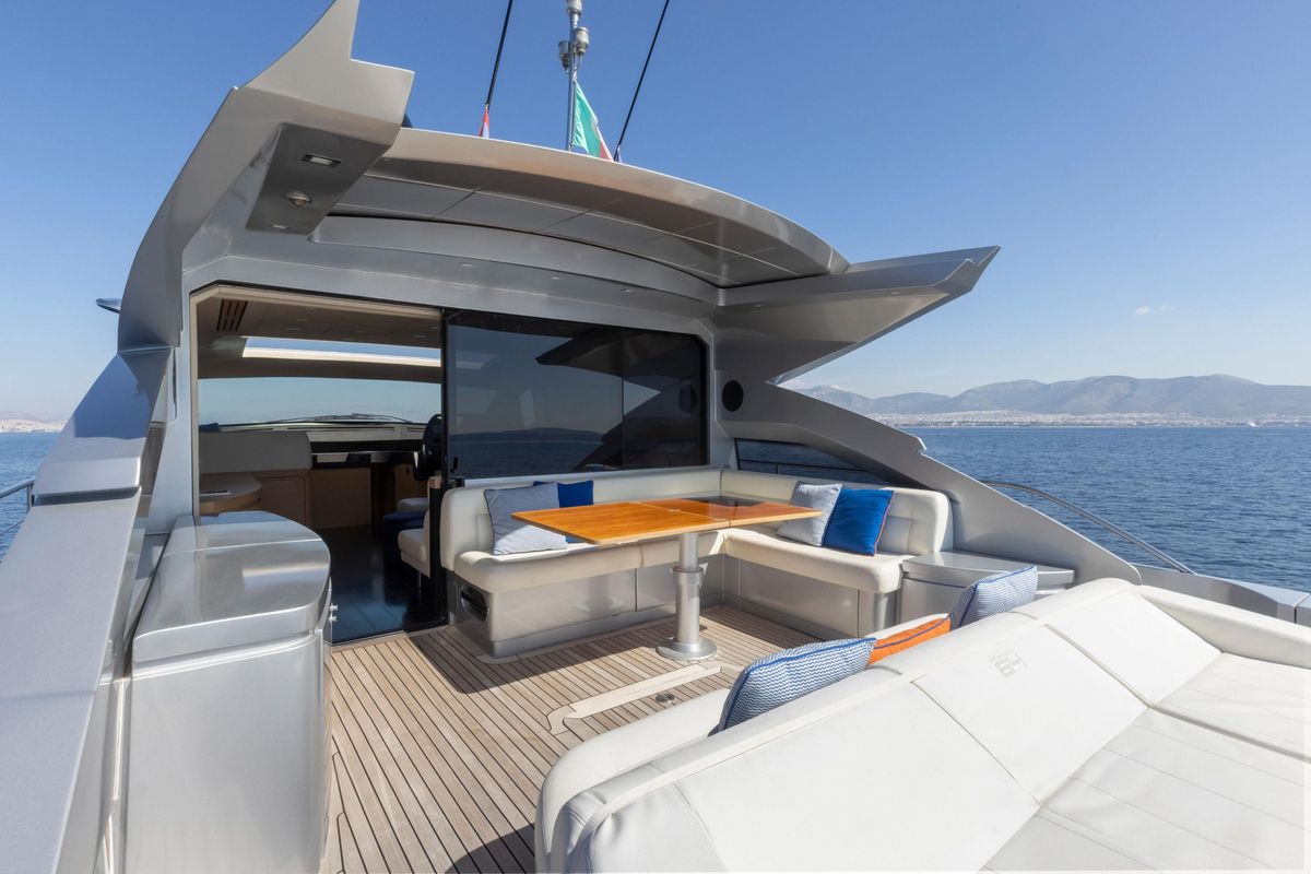 2009 Pershing 65 
