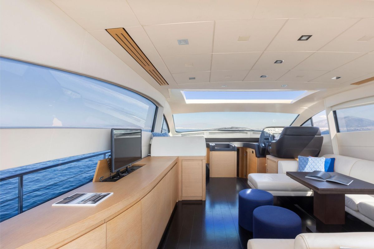 2009 Pershing 65 