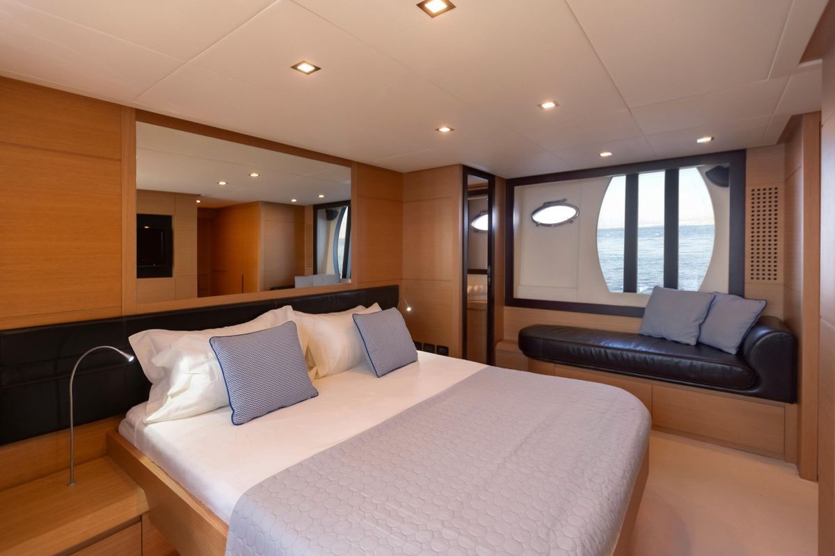 2009 Pershing 65 