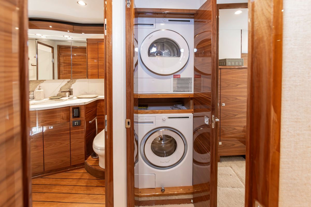 2025 Viking 58 