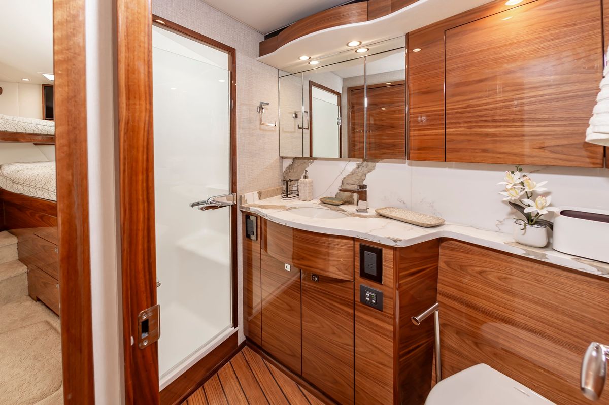 2025 Viking 58 