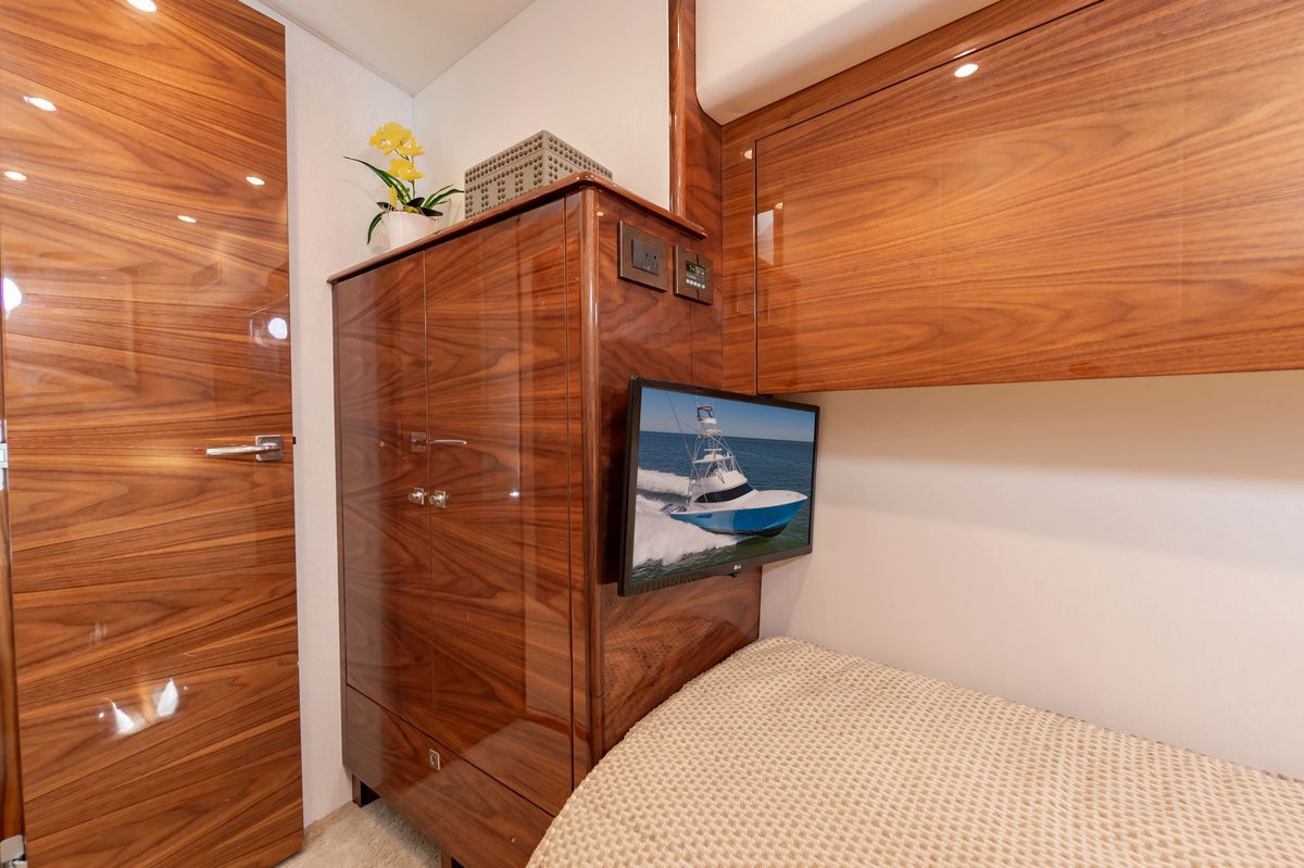 2025 Viking 58 