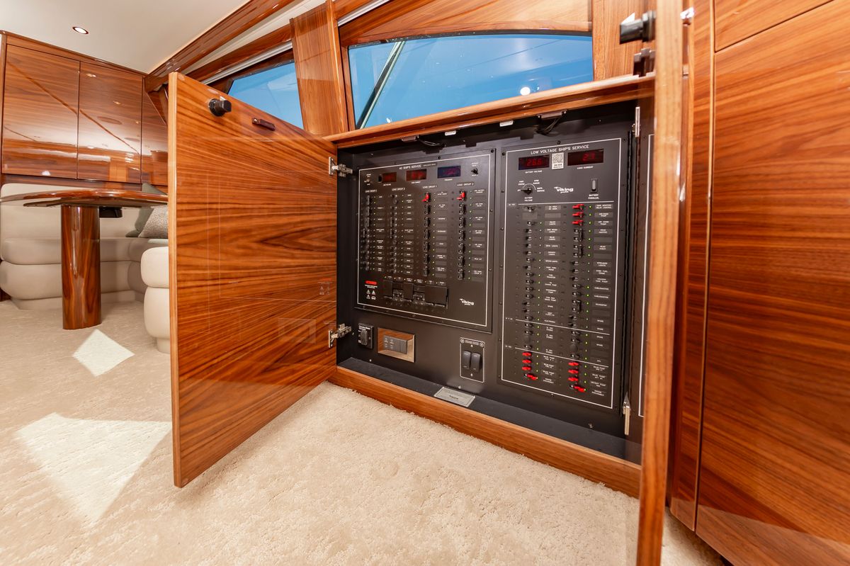 2025 Viking 58 