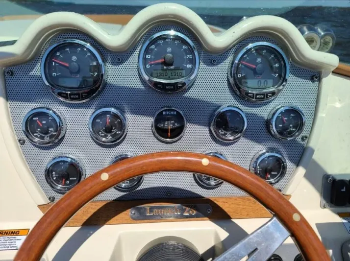  Yacht Photos Pics 2014 Chris-craft Launch 28 - Image 8