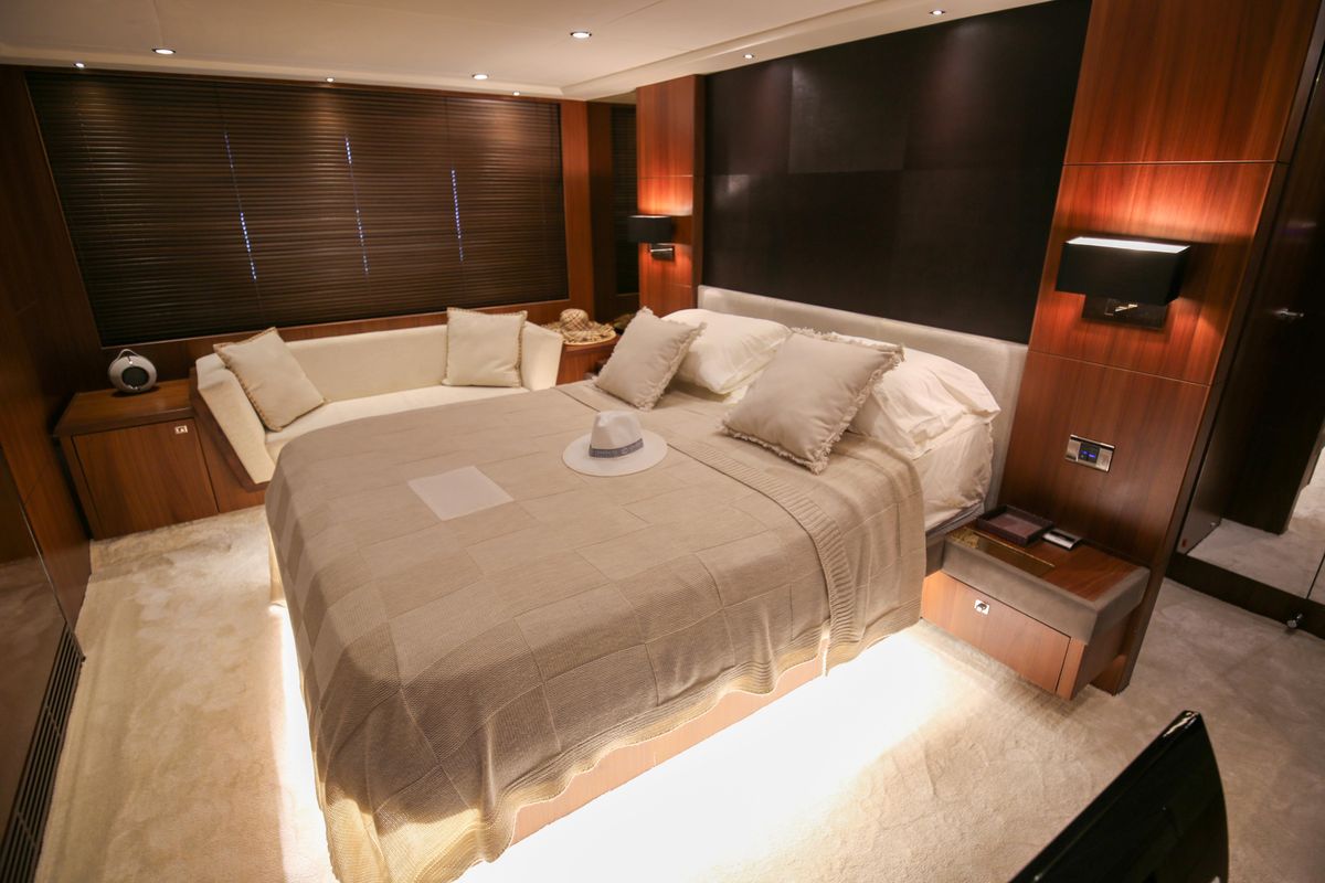 2012 Princess 73 