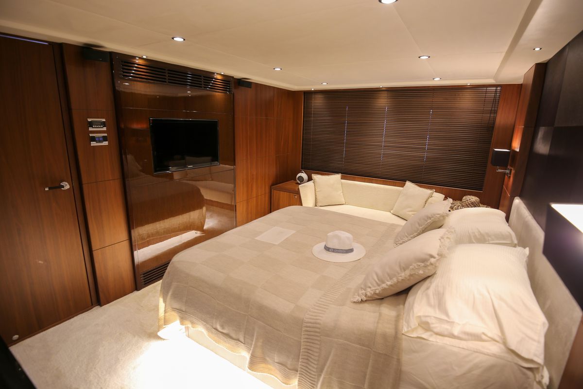 2012 Princess 73 