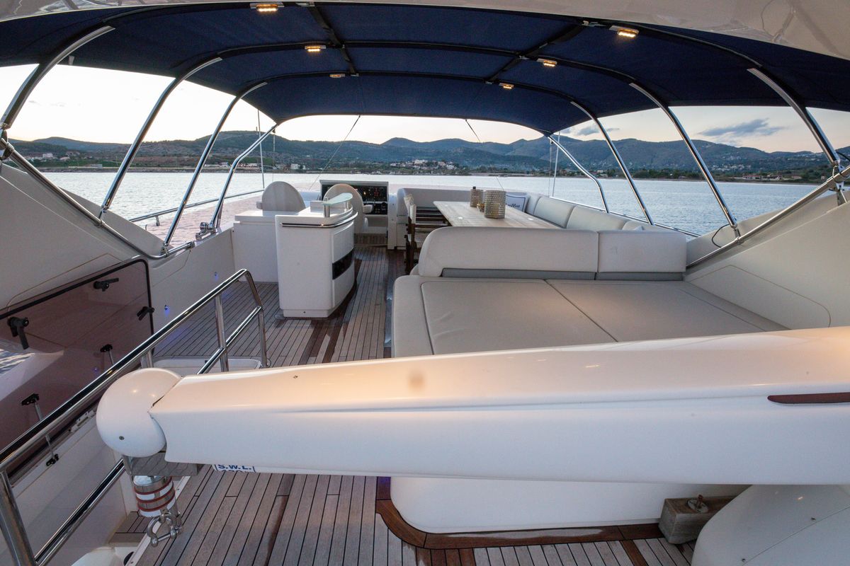 2012 Princess 73 