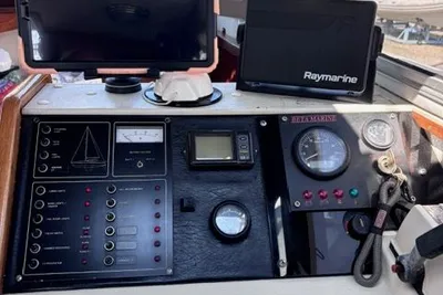 1991 Marine Projects Moody Eclipse 33