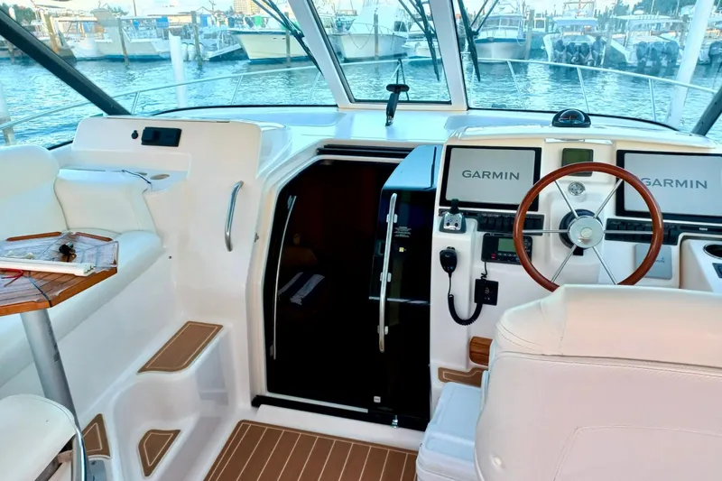 Escape Plan Yacht Photos Pics 