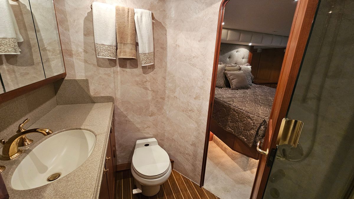 2000 Ocean Yachts 70 