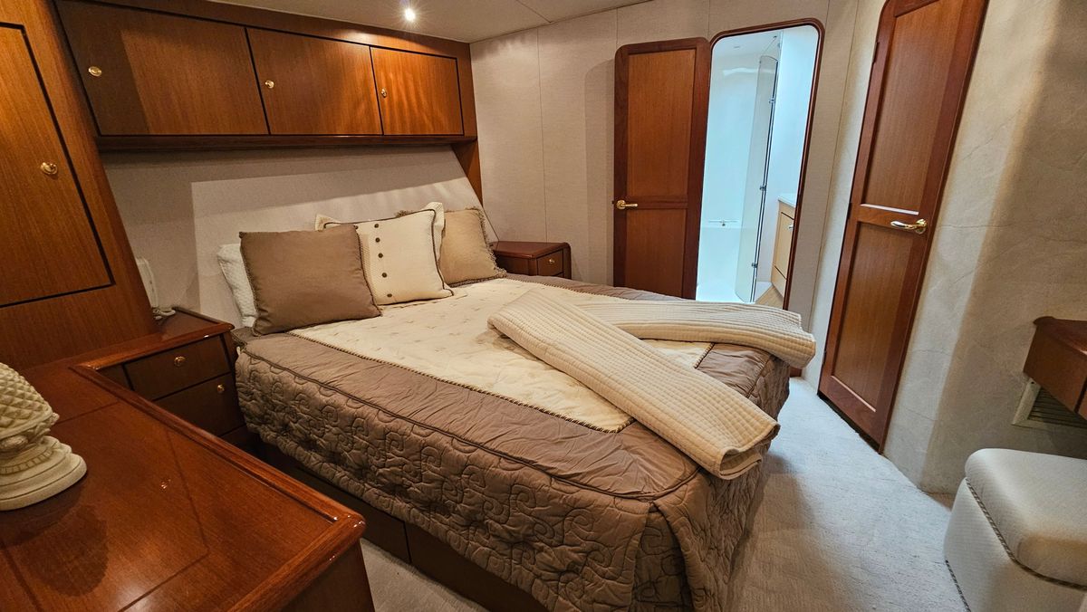 2000 Ocean Yachts 70 