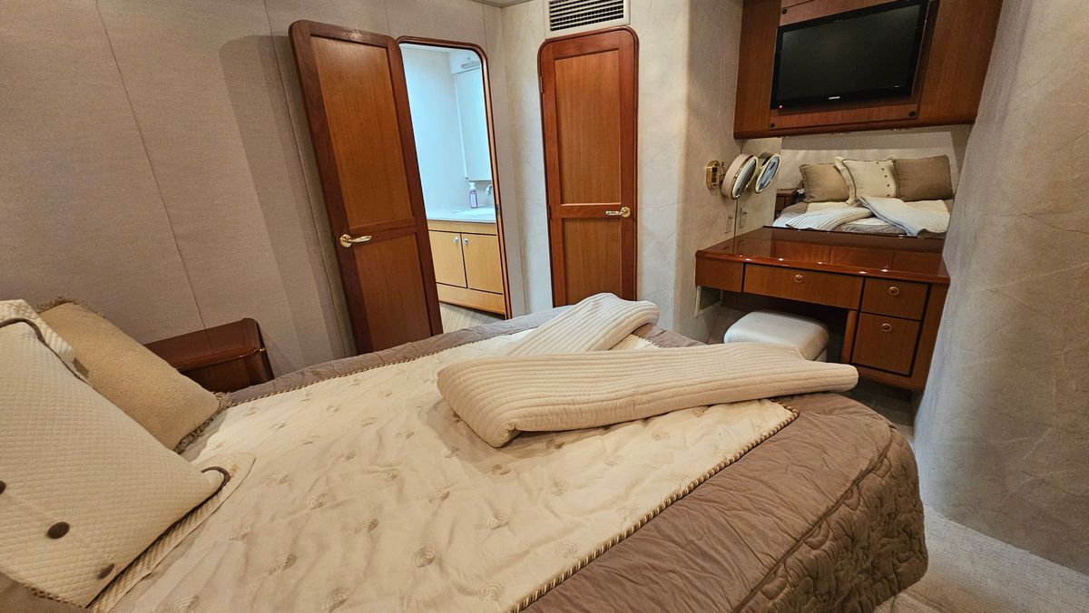 2000 Ocean Yachts 70 