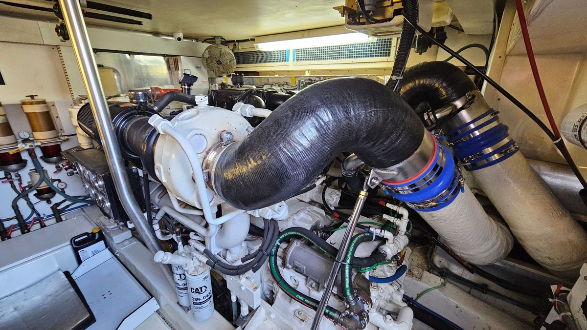 2000 Ocean Yachts 70 