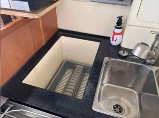 Sweet Escape Yacht Photos Pics 